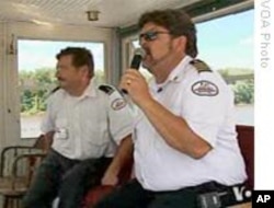 领航员泰利(右)