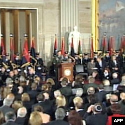 国会圆形大厅内向老兵致敬仪式