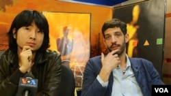 《酥油灯》导演胡伟和法国制片费雷(美国之音国符拍摄)