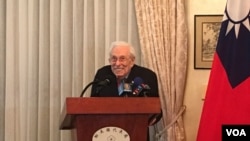 前美国众议院外委会亚太小组委员会主席沃尔夫2019年3月6日参加双橡园启动《台湾关系法》40周年活动仪式(美国之音钟辰芳拍摄)