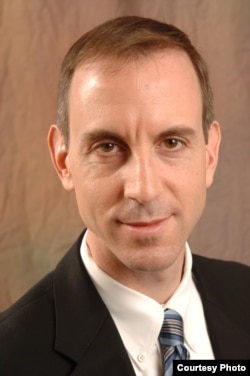 芝加哥大学法学院教授埃里克•伯斯纳(Eric Posner)