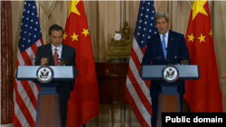 克里吁港府克制,王毅要各国莫干预内政