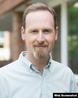 达特茅斯学院政府问题教授副教授史蒂芬·布鲁克斯 (达特茅斯学院网站)