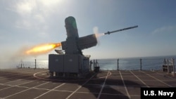 “蒙哥马利号”濒海战舰(USS Montgomery)2019年4月举行导弹发射操演(美国海军图片)