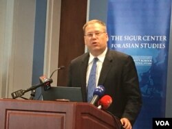 美国国务院经济与商业事务首席副助卿唐伟康 (美国之音钟辰芳拍摄)