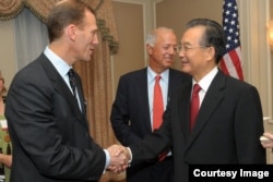 麦策尔(Jamie Metzl)左一 (Asia Society Photo)