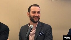 亚洲协会美中关系中心高级研究员石宇2019年10月16日参加全球台湾研究中心座谈会(美国之音锺辰芳拍摄)