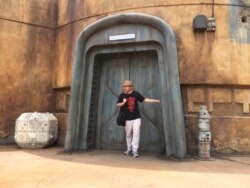 Komikus Ario Anindito saat mengunjungi atraksi Star Wars di Walt Disney World, Florida, AS (dok Ario Anindito)