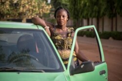 Seorang pengemudi taksi perempuan sebagai ilustrasi. (Foto: AFP)