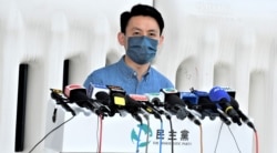 民主党主席罗健熙对立法会通过选举修例表示失望,批评是达致普选的倒退, 他强调民主党仍然会在狭缝中生存,至于是否参选留待9月会员大会决定 (美国之音/汤惠芸)