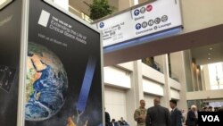 2019年5月6日在华盛顿举行的卫星工业年会吸引了美国军方和业界人士的参与(美国之音黎堡)