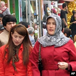 乌鲁木齐市维族人居住的地区,很少能看见汉族人