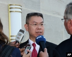 华裔工程师金荣基