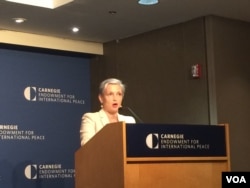 美国亚洲研究所高级研究员纳德吉·罗兰(Nadege Rolland)在自己的新书《中国的欧亚世纪?--“一带一路“倡议的政治和战略影响》发布会上发表讲话