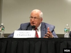 前美国驻中国大使芮效俭(美国之音钟辰芳拍摄)