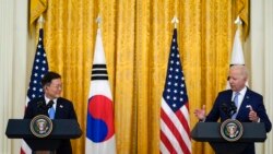 美韩领导人峰会后见记者(美联社2021年5月21日)