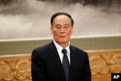 2012年11月15日中共新常委之一王岐山在记者见面会上