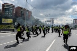 Riot police face opposition activists marching in Caracas, Sept. 1, 2016. Backers of Venezuela's government and opposition staged massive marches over a referendum to recall President Nicolas Maduro.