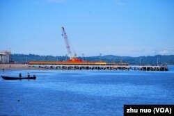 缅甸若开邦的皎漂市是中缅油气管道的起点。(美国之音朱诺拍摄,2013年11月11日)