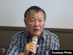 魏京生2015年8月出席在荷兰海牙举行的“中国之路”国际研讨会(中国民主运动海外联席会议)