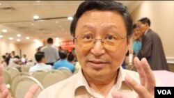 特刊总编辑叶周(美国之音国符拍摄)