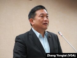 台湾执政党民进党立委王定宇(美国之音张永泰拍摄)