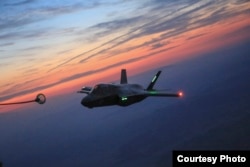 美国海军陆战队一架F-35B战机2016年5月19日在空中加油 (美国海军陆战队照片)