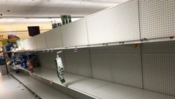 资料照片:因为疫情期间民众囤集厕纸,首都华盛顿近郊马里兰州一家超市的货架被扫荡一空。(2020年3月14日)