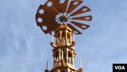 照片说明:图为东京日比谷公园今年元旦前后展览的德国玩具。美国之音歌篮拍摄