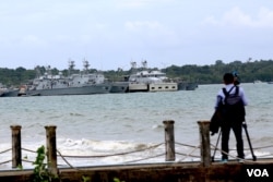 记者拍摄停停靠在云朗海军基地的柬埔寨海军巡逻艇。(2019年7月26日)