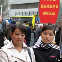 乌鲁木齐市维族人居住的地区,很少能看见汉族人