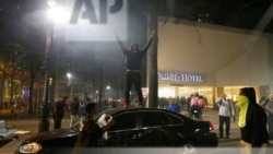 示威者抗议警察在北卡罗来纳州夏洛特市开枪打死基思·拉蒙特·斯科特。(2016年9月21日)(AP图片)