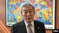 长荣海运股份有限公司船长严立德 (美国之音齐勇明拍摄)