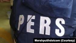 ILUSTRASI - Salah satu jurnalis yang mengenakan jaket pers, ditahan di Polda Metro Jaya saat meliput aksi tolak UU Cipta Kerja di Jakarta, Kamis, 8 Oktober 2020. (Foto:Merahputihdotcom)