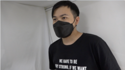 香港当地艺术家阿涂表示,艺术与抗争看似无关,但其实可抚平创伤,鼓励港人继续前行。(美国之音王四维拍摄)