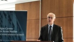 前美国在台协会主席卜睿哲2019年12月11日在乔治华盛顿大学座谈会解读台湾选情(美国之音锺辰芳拍摄)