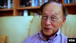 前底特律大学政治系主任戴鸿超教授（美国之音国符拍摄）