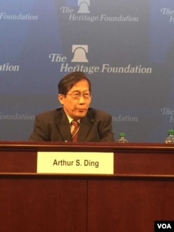 台湾国立政治大学国际关系研究中心研究员兼主任丁树范(美国之音莉雅拍摄)