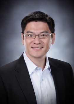 美国德州山姆休士顿（Sam Houston）州立大学政治系副教授翁履中