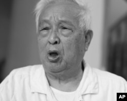 学者戴煌接受采访