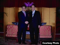 海基会董事长林中森(右)会晤海协会会长陈德铭。(台湾海基会)