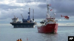 美国在阿拉斯加附近海域的钻井平台 (资料照 1997年)