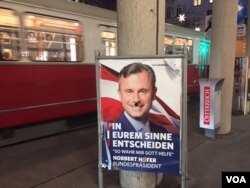 在维也纳,左翼人士给右翼人士霍费尔贴上纳粹的标签,给他的肖像加上希特勒的胡子