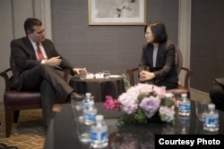 蔡英文与美国联邦参议员克鲁兹会谈(2017年1月8日,台湾总统府图片)