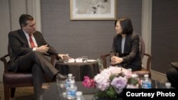 蔡英文与美国联邦参议员克鲁兹会谈(2017年1月8日,台湾总统府图片)