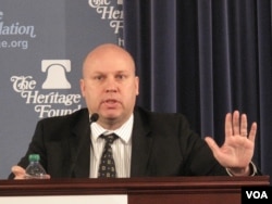 智库传统基金会的研究员史剑道 (美国之音黄耀毅拍摄)