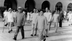 1963年7月,以邓小平为团长的中共代表团前往苏联谈判。刘少奇、周恩来、朱德、彭真到机场送行