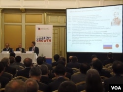 去年4月末日本首相安倍访俄时双方在莫斯科举行投资和经济论坛会议,两国大型企业主管参加,安倍曾发言。