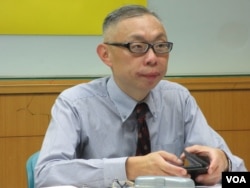 台湾师范大学政治研究所教授范世平 (美国之音张永泰拍摄)