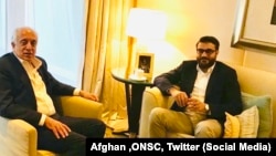 阿富汗国家安全顾问穆希卜和美国阿富汗问题特使哈利勒扎德在迪拜会晤。(2019年1月13日)